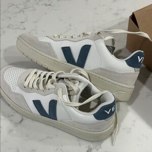 Veja unisex White and Gray Sneakers. Size 10. Men’s size 8.